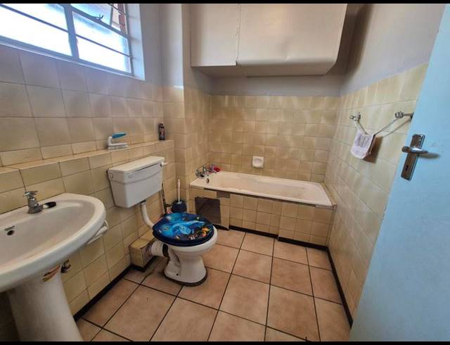 2 BEDROOM APARTMENT FOR SALE IN SUNNYSIDE